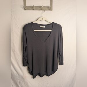 Aritzia Black 3)Sleeve V-Neck Top
